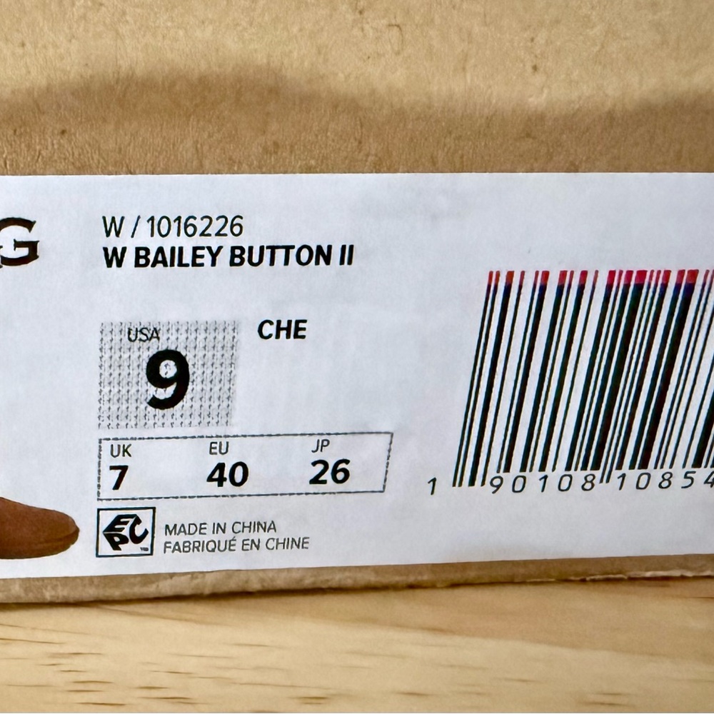 UGG Bailey Button II Boots – Women’s Size 9 - Picture 4 of 8